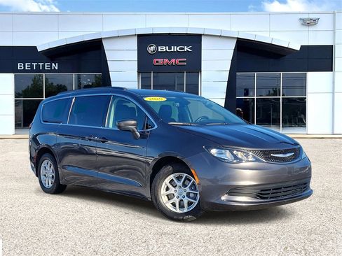 Used 2020 Chrysler Voyager Lxi image 1