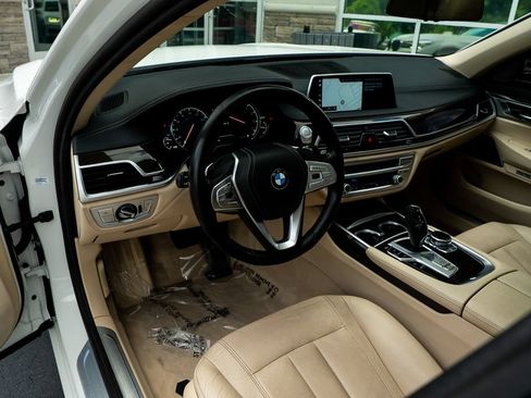 Used 2018 BMW 740i RWD image 23