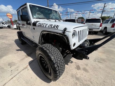 Used 2015 Jeep Wrangler Unlimited Rubicon w/ Connectivity Group AWD/4WD image 3