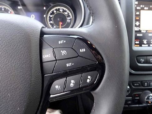 Used 2023 Jeep Cherokee Altitude Lux image 19