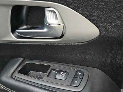 Used 2023 Chrysler Pacifica Limited w/ S Appearance Package image 29