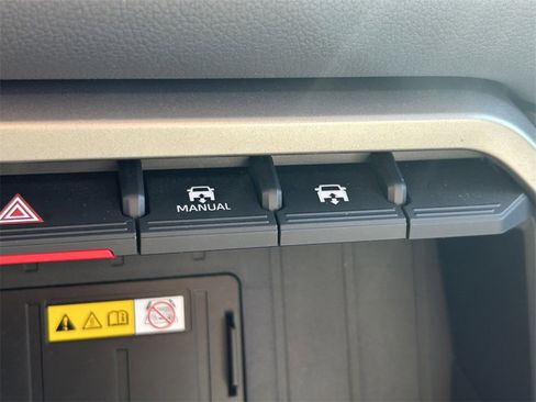 Used 2022 Toyota Tundra Limited image 32