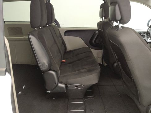 Used 2018 Dodge Grand Caravan SE w/ UConnect Hands-Free Group image 19