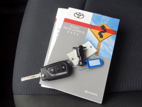Certified 2024 Toyota RAV4 LE AWD/4WD image 27