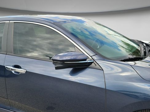 Used 2017 Honda Civic Touring image 16