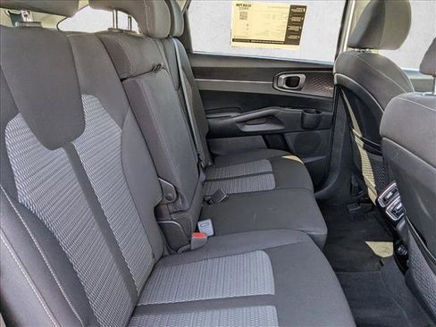 Used 2023 Kia Sorento LX image 20