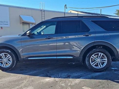Certified 2023 Ford Explorer XLT image 5