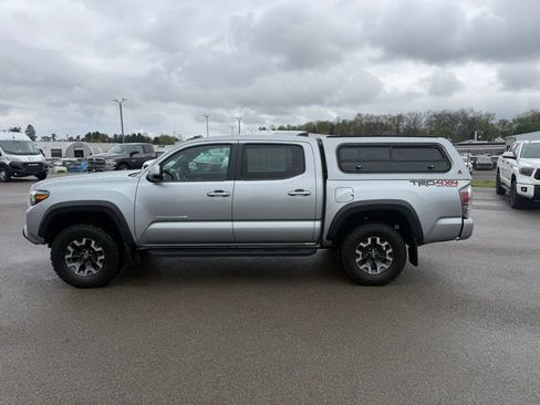 Used 2022 Toyota Tacoma TRD Off-Road w/ TRD Premium Off Road Package AWD/4WD image 9