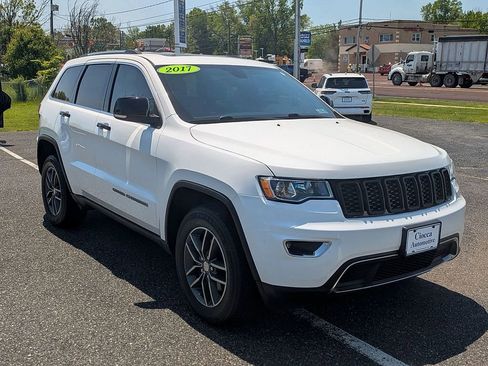 Used 2017 Jeep Grand Cherokee Limited AWD/4WD image 3