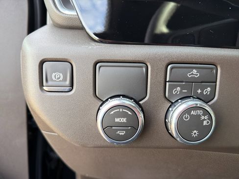 New 2026 GMC Sierra 1500 SLE w/ Preferred Package image 16