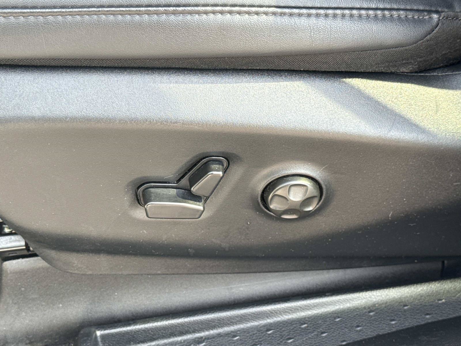 Used 2025 Chrysler Pacifica Select FWD image 22
