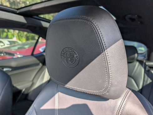 Used 2023 Alfa Romeo Stelvio Sprint image 23