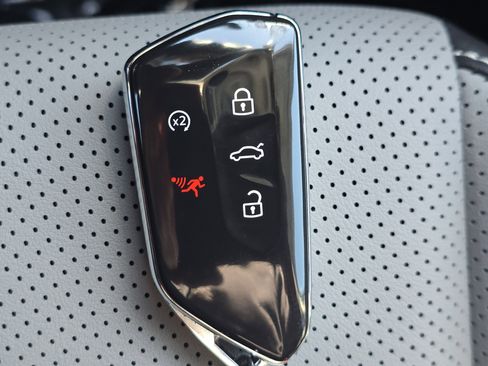 New 2026 Volkswagen Tiguan SE image 28