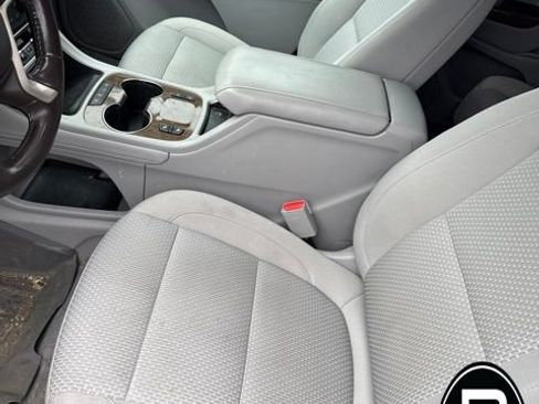 Used 2020 GMC Acadia SLE w/ Driver Convenience Package FWD image 12