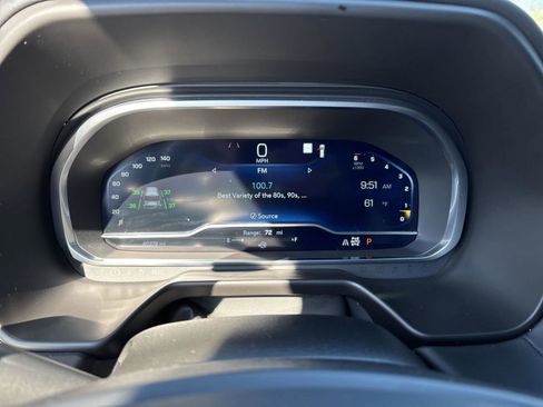 Used 2023 Chevrolet Suburban Z71 w/ Luxury Package image 13