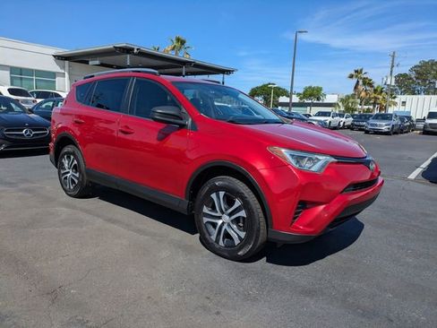 Used 2017 Toyota RAV4 LE FWD image 3