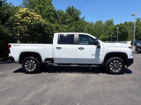 Used 2025 Chevrolet Silverado 2500 Custom w/ Custom Value Package AWD/4WD image 9