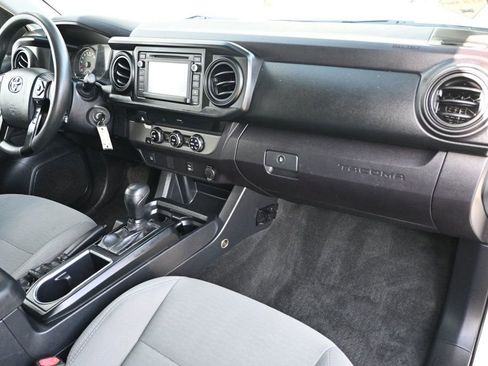 Used 2018 Toyota Tacoma SR image 7