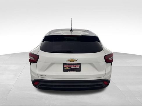 Used 2024 Chevrolet Trax LS w/ LS Convenience Package FWD image 7