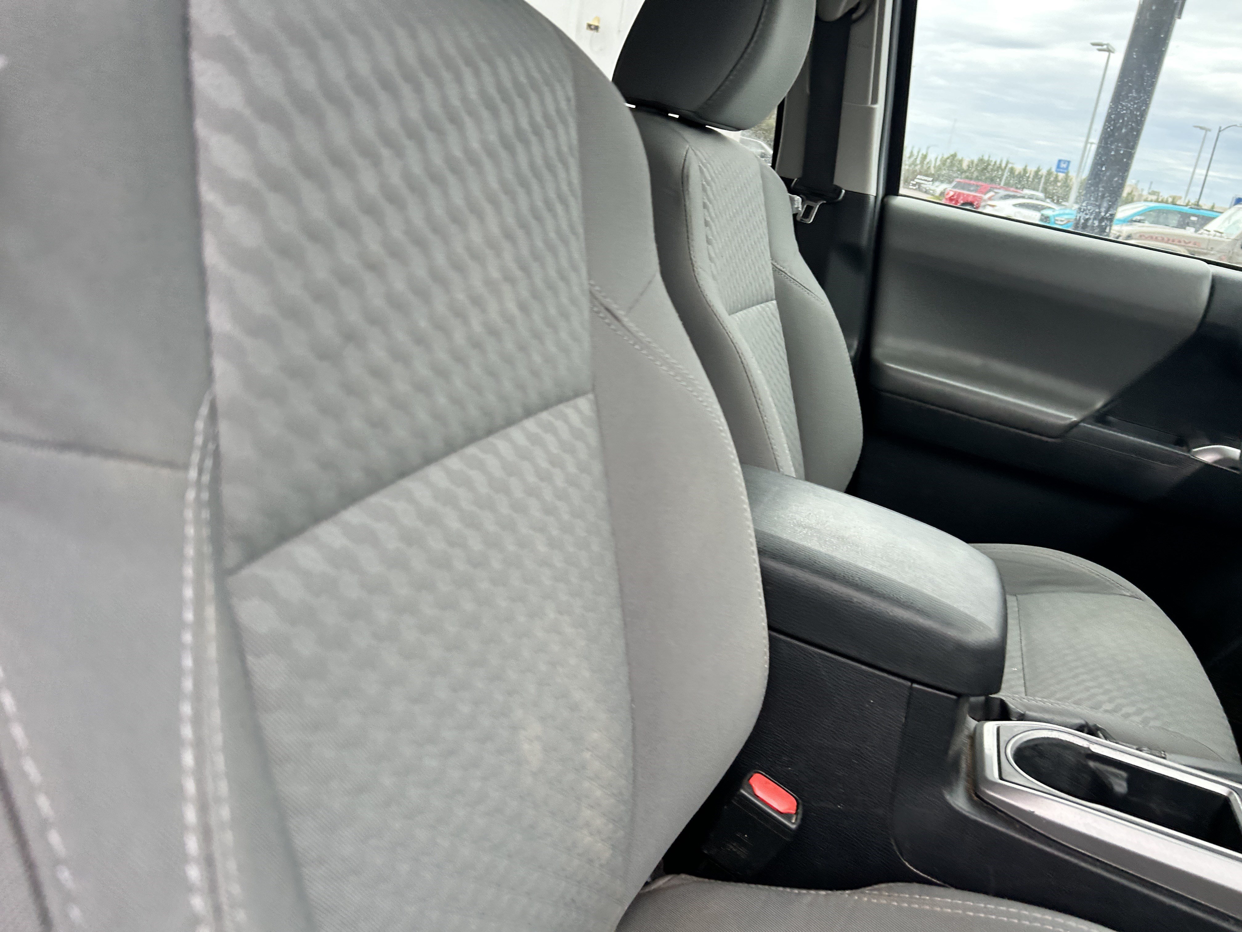 Used 2021 Toyota Tacoma SR5 AWD/4WD image 13