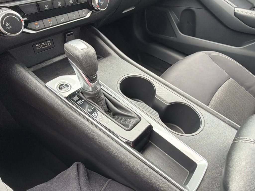 Used 2025 Nissan Altima 2.5 SV FWD image 31
