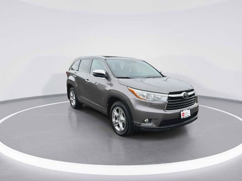Used 2015 Toyota Highlander Limited Platinum image 2