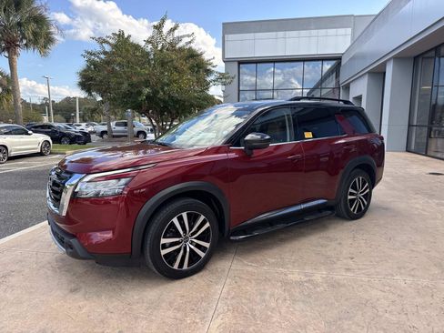 Used 2023 Nissan Pathfinder Platinum image 7