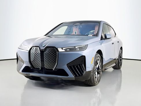 Used 2023 BMW iX xDrive50 w/ Sport Package image 3