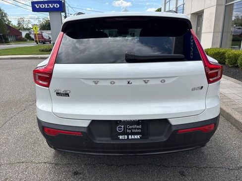 Used 2025 Volvo XC40 B5 Plus AWD/4WD image 4