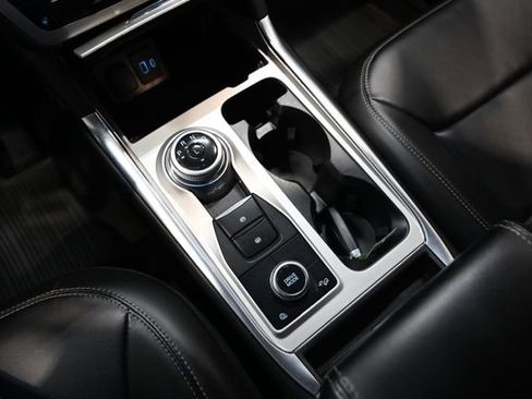 Used 2022 Ford Explorer XLT w/ Equipment Group 202A image 20