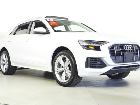 Used 2023 Audi Q8 Premium w/ Convenience Package image 4