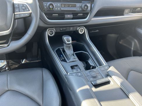 Used 2024 Toyota Grand Highlander AWD image 22