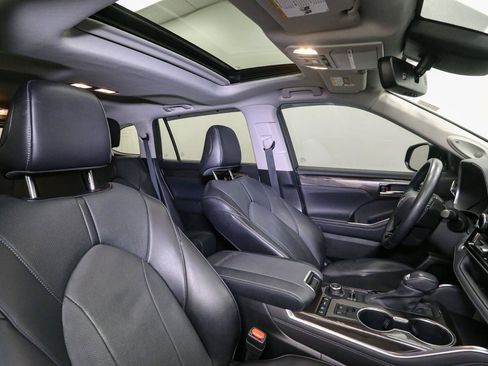 Used 2022 Toyota Highlander Limited AWD/4WD image 19