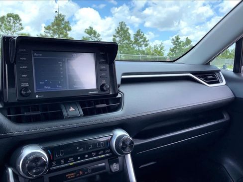 Used 2020 Toyota RAV4 XLE AWD/4WD image 35