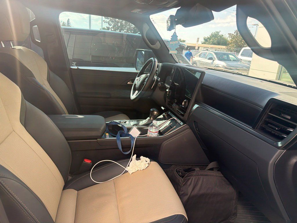 Used 2024 Lexus GX 550 AWD/4WD image 6
