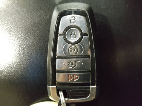Used 2020 Ford Explorer XLT w/ Equipment Group 202A RWD image 32