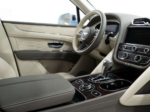 Certified 2023 Bentley Bentayga Extended Wheelbase AWD/4WD image 29