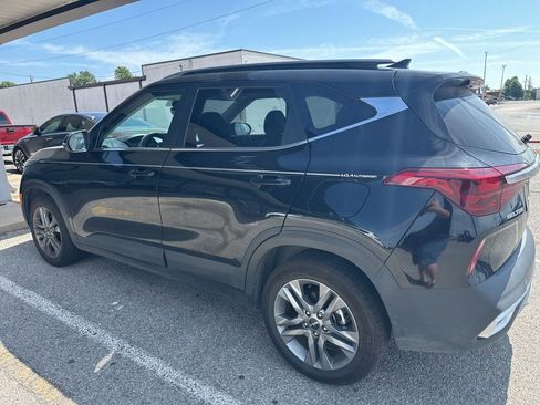 Used 2023 Kia Seltos S FWD image 3