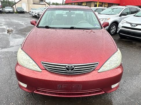 Used 2005 Toyota Camry LE FWD image 2