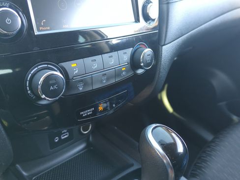 Used 2018 Nissan Rogue S image 12