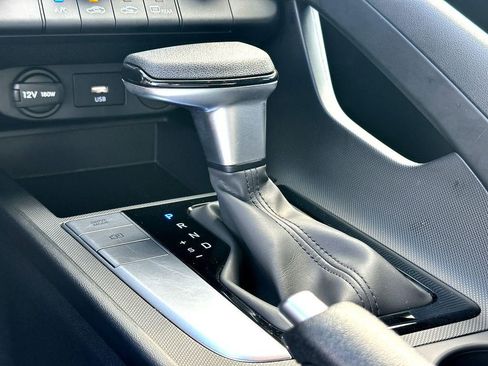 Used 2025 Hyundai Elantra SE FWD image 19