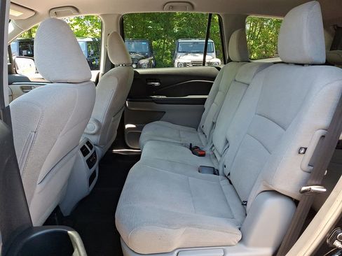 Used 2017 Honda Pilot EX image 10