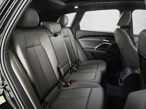 Certified 2025 Audi Q5 Premium w/ Convenience Package AWD/4WD image 20