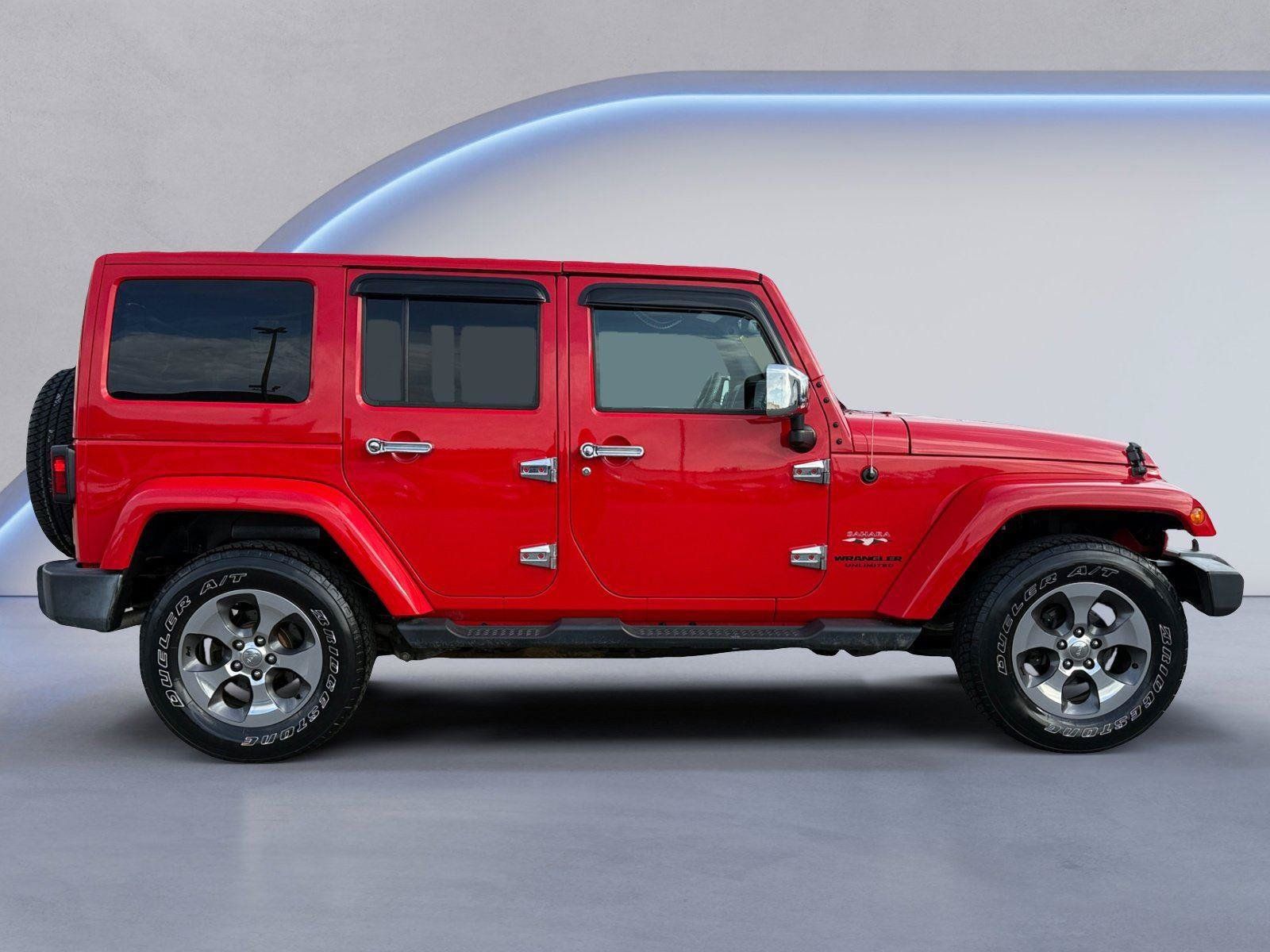 Used 2017 Jeep Wrangler Unlimited Sahara w/ Dual Top Group AWD/4WD image 2