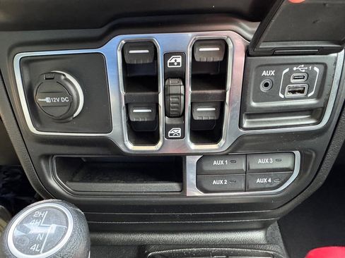 Used 2021 Jeep Wrangler Unlimited Sahara AWD/4WD image 26