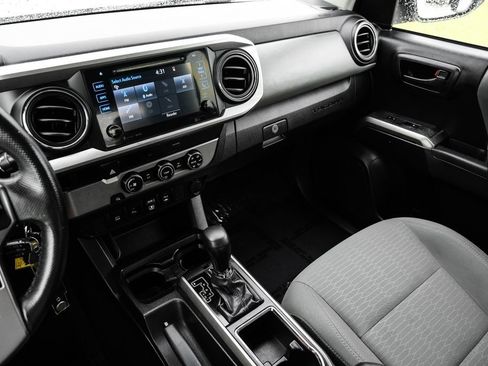 Used 2018 Toyota Tacoma SR5 RWD image 20