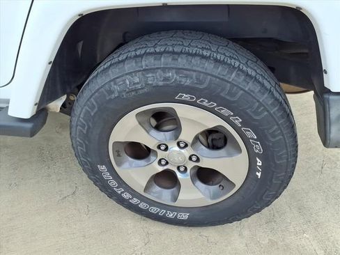 Used 2017 Jeep Wrangler Unlimited Sahara w/ Connectivity Group image 20