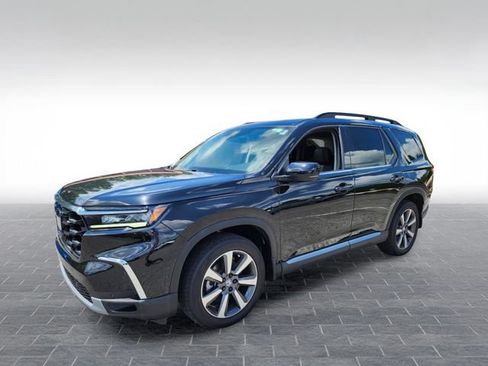 Used 2024 Honda Pilot Touring image 3