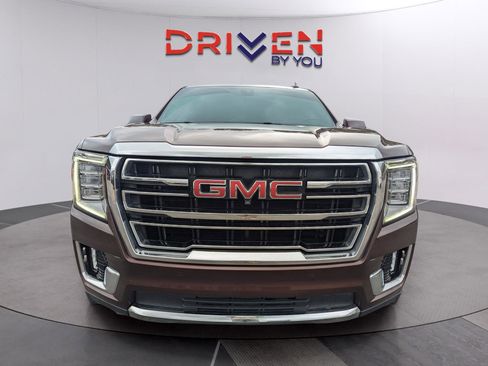 Used 2022 GMC Yukon XL SLT w/ SLT Luxury Package image 8