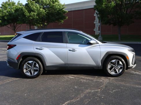 Used 2025 Hyundai Tucson SEL FWD image 32